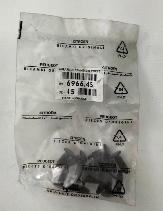 Clip Enjoliveur 696645