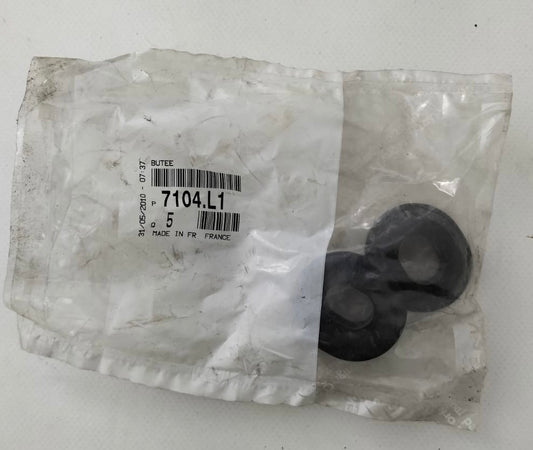 Butée de Radiateur 7104L1