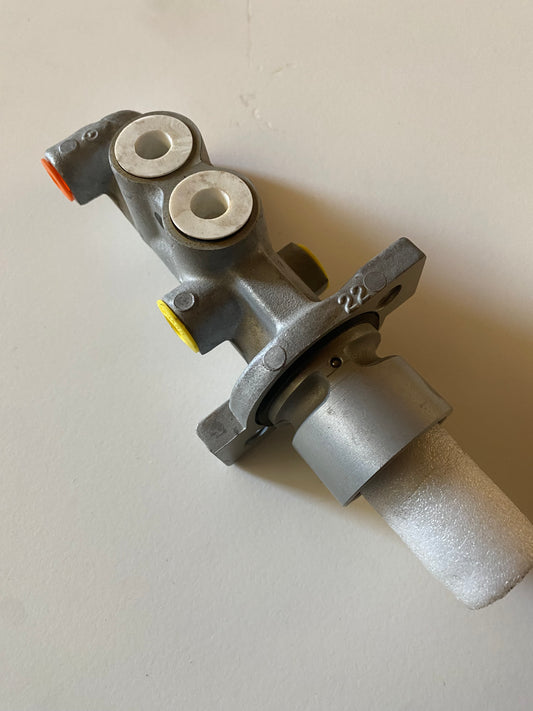 Maître Cylindre de Frein 4601J4