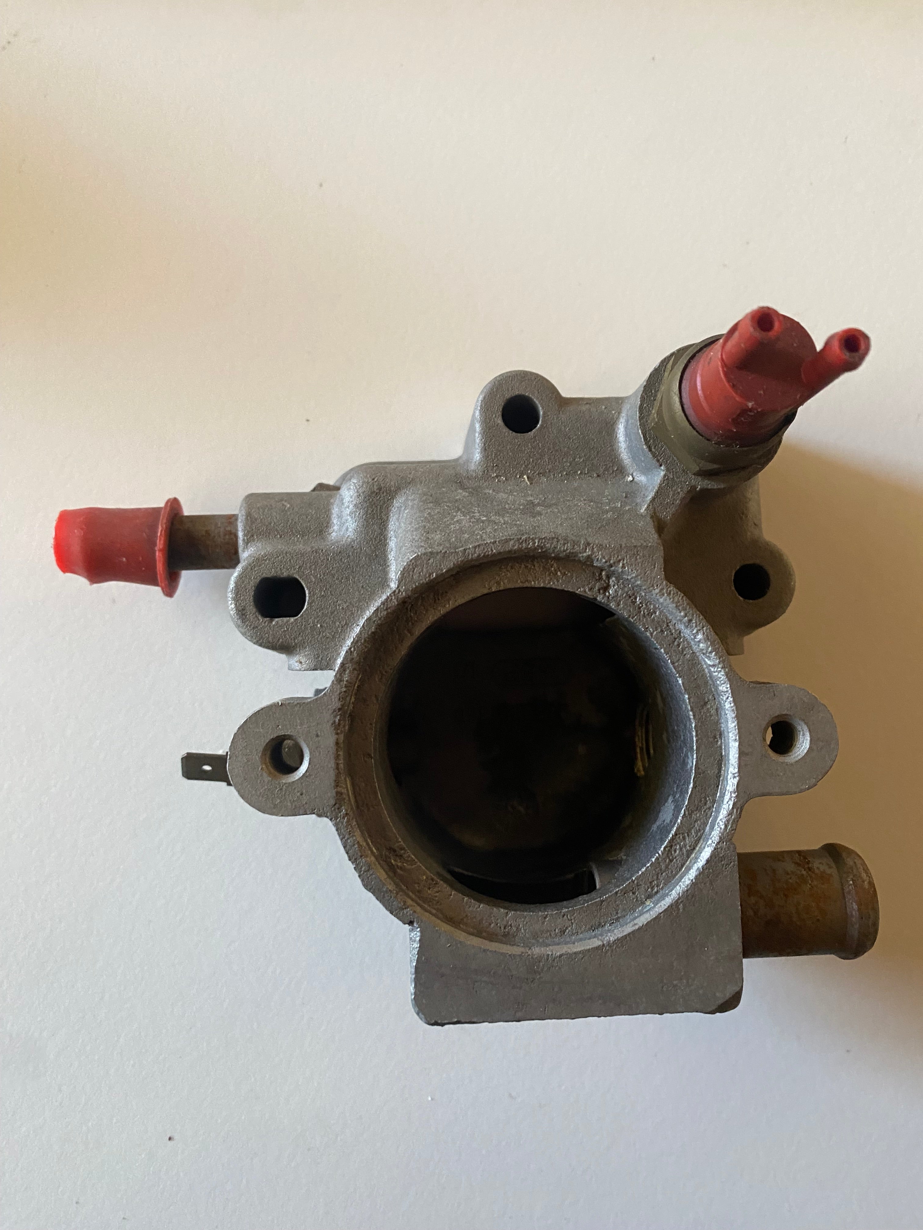 Chambre De Sortie D'Eau Moteur 133681 Pour Citroën ZX AX BX Saxo Et Peugeot 306 205