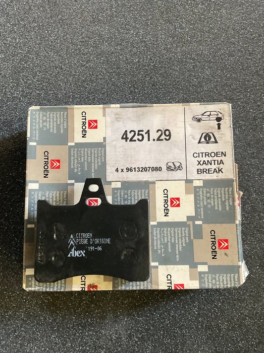 Plaquettes de frein 425129