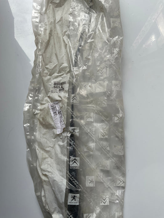 Bras d'essuie glace côté gauche 207