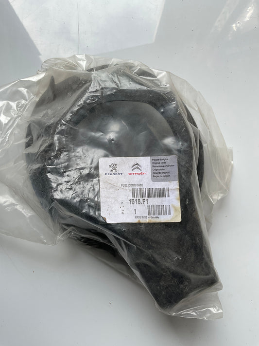 Cache de trappe de réservoir RCZ