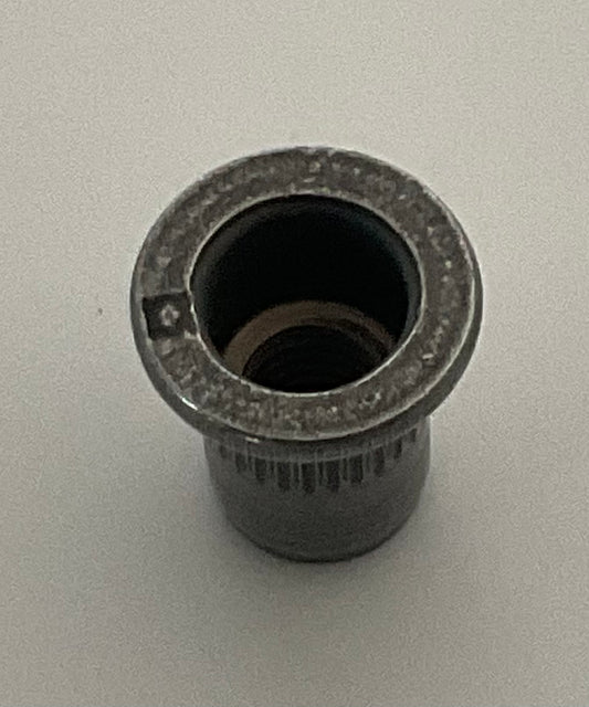 Ecrou à Sertir STD M6x100