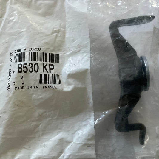 Cage à Écrou 8530KP