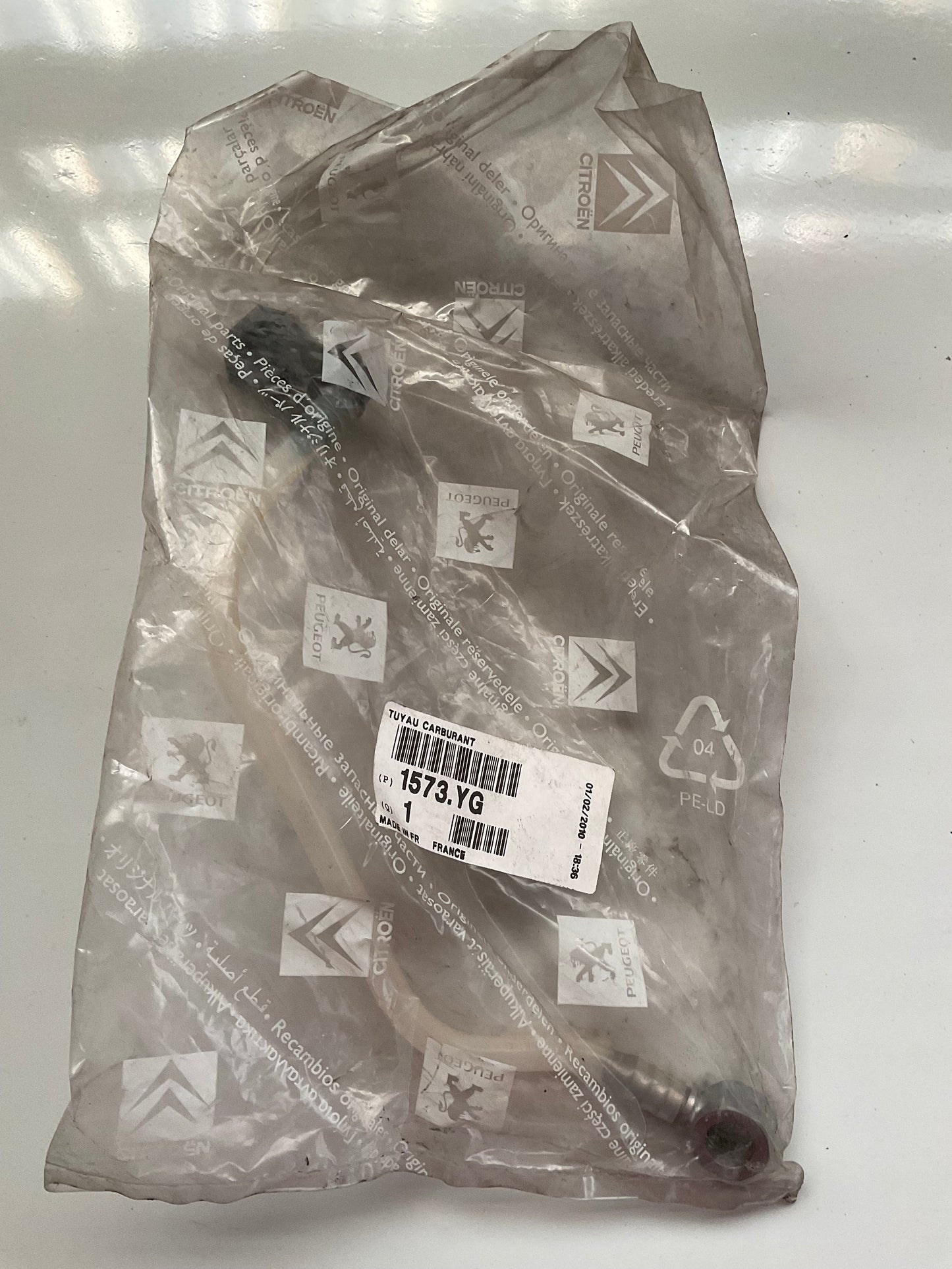 Tuyau de Carburant 1573YG