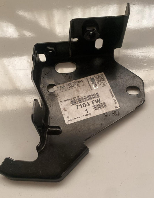 Equerre de Fixation 7104FW